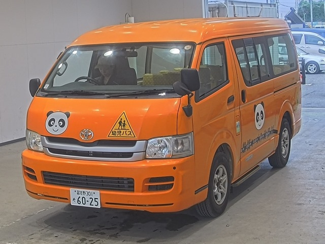 TOYOTA HIACE — фото