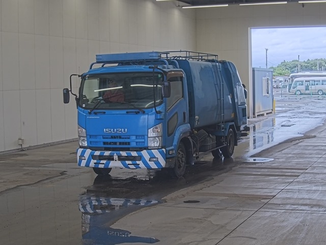 ISUZU FORWARD — фото