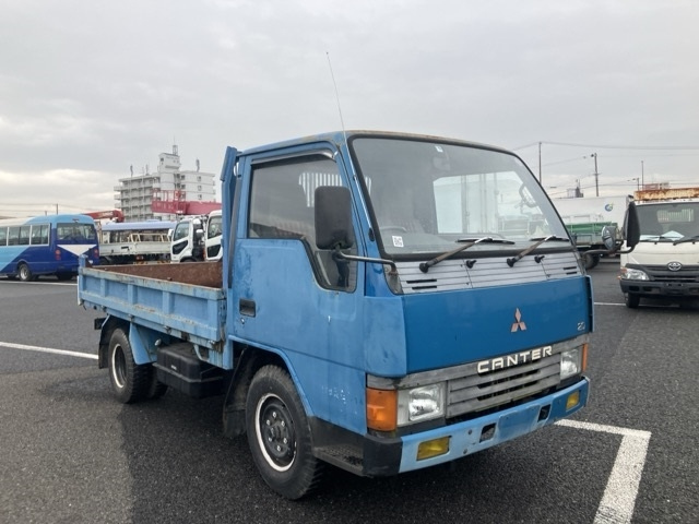 MITSUBISHI CANTER — фото