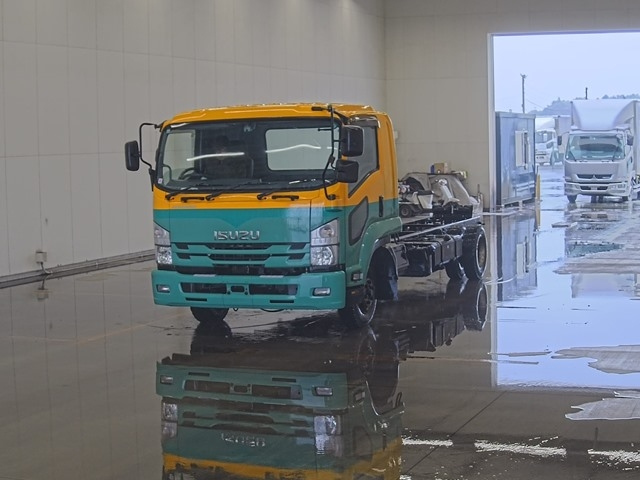ISUZU FORWARD — фото