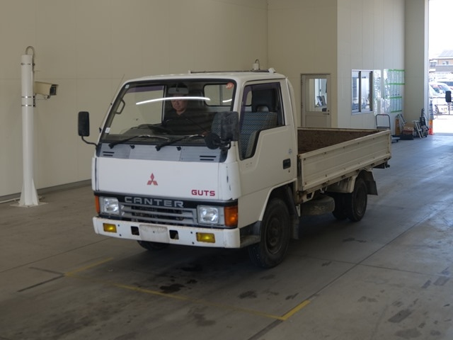 MITSUBISHI CANTER — фото