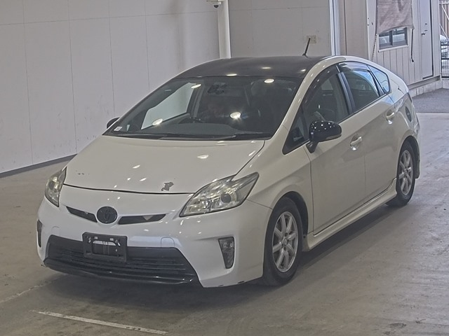 TOYOTA PRIUS — фото