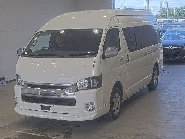TOYOTA HIACE — фото