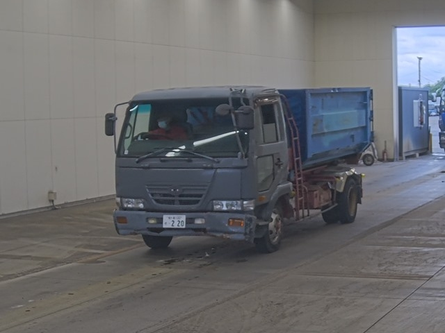 NISSAN CONDOR — фото