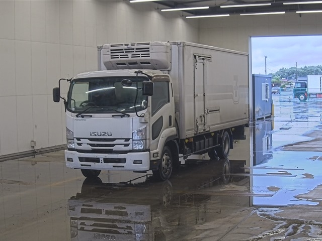 ISUZU FORWARD — фото