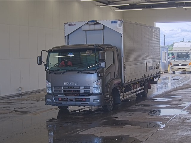 ISUZU FORWARD — фото