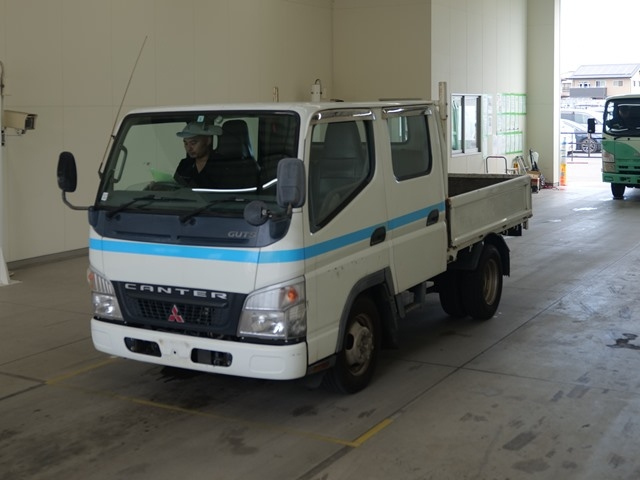 MITSUBISHI CANTER — фото