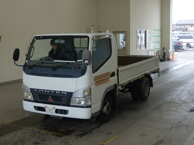 MITSUBISHI CANTER — фото