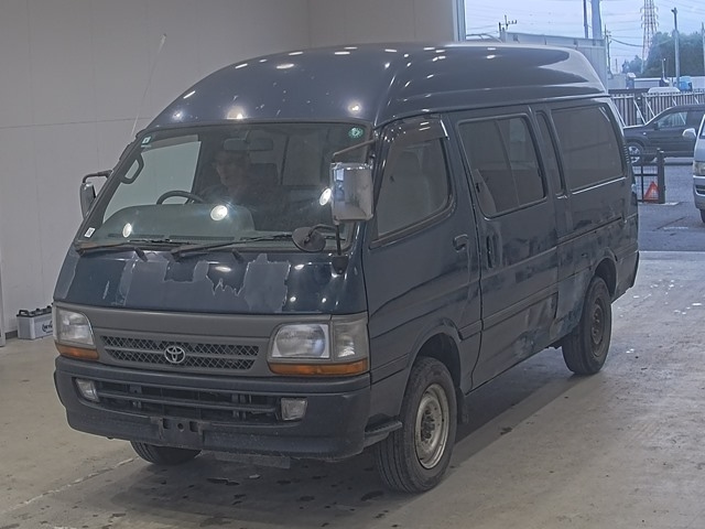 TOYOTA HIACE — фото