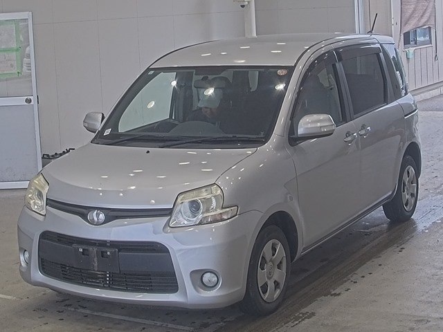 TOYOTA SIENTA — фото