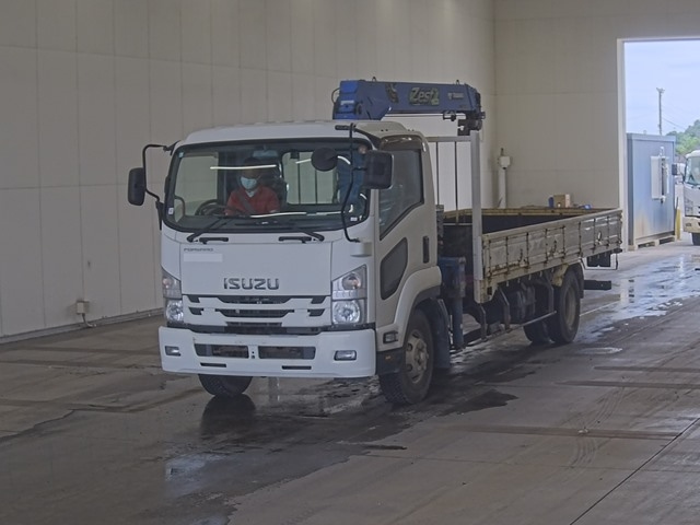 ISUZU FORWARD — фото