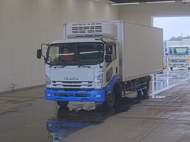ISUZU FORWARD — фото