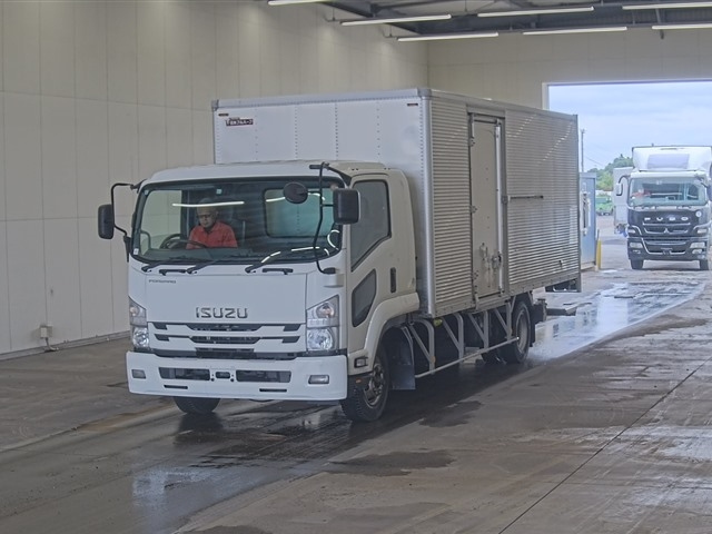 ISUZU FORWARD — фото
