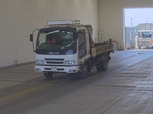 ISUZU FORWARD — фото