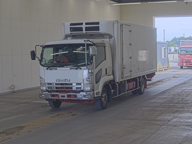 ISUZU FORWARD — фото