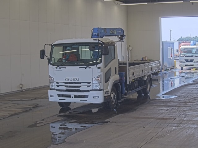ISUZU FORWARD — фото