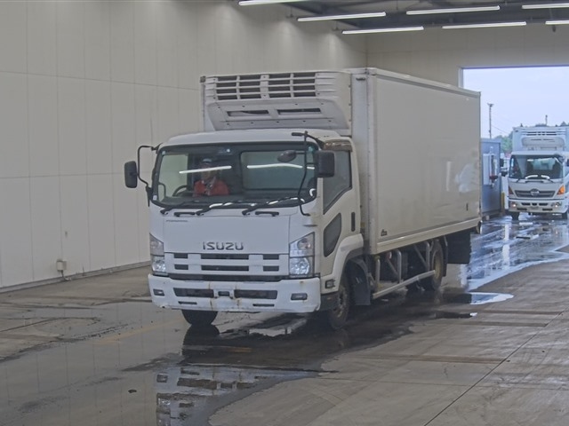 ISUZU FORWARD — фото