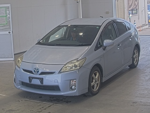 TOYOTA PRIUS — фото