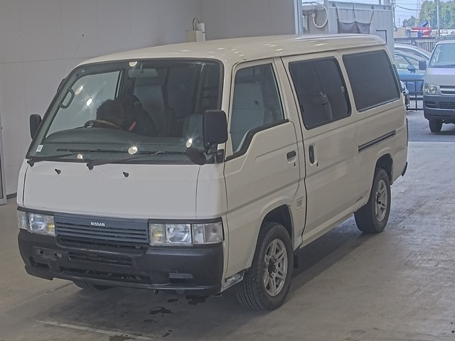 NISSAN CARAVAN — фото