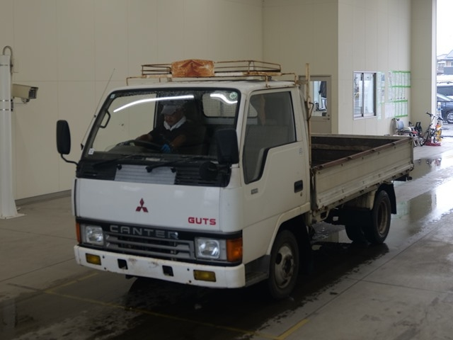 MITSUBISHI CANTER — фото