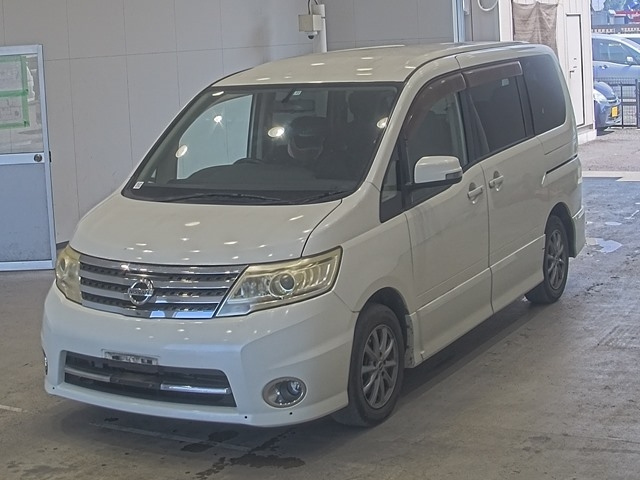 NISSAN SERENA — фото