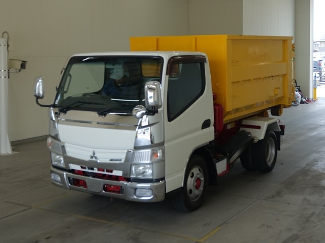 MITSUBISHI CANTER — фото