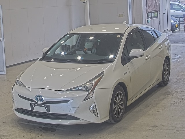 TOYOTA PRIUS — фото