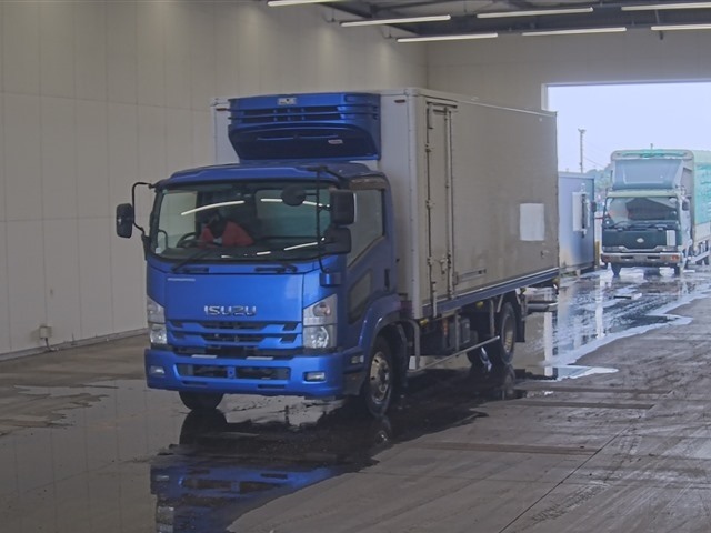 ISUZU FORWARD — фото