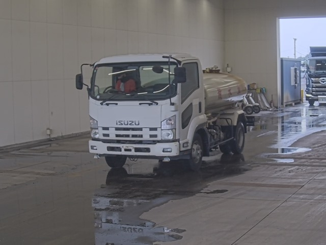 ISUZU FORWARD — фото
