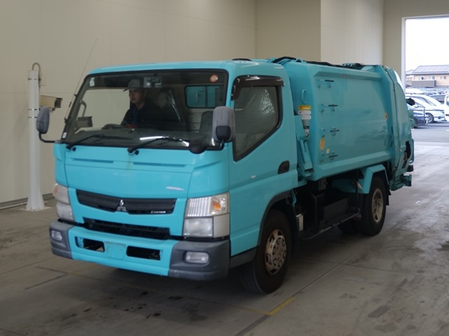 MITSUBISHI CANTER — фото