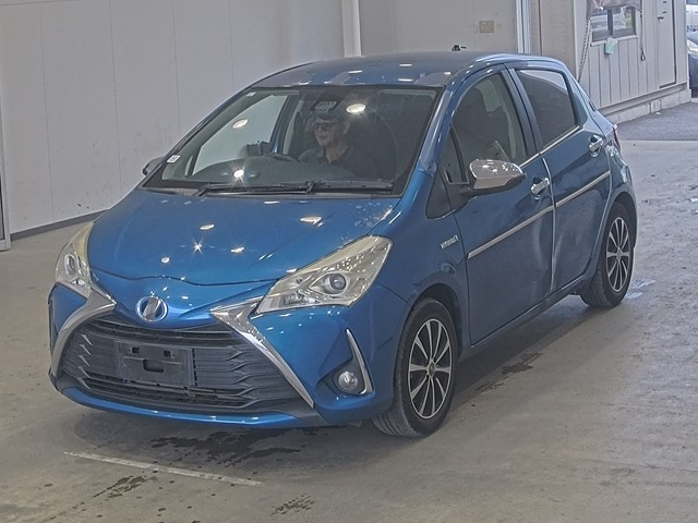 TOYOTA VITZ — фото