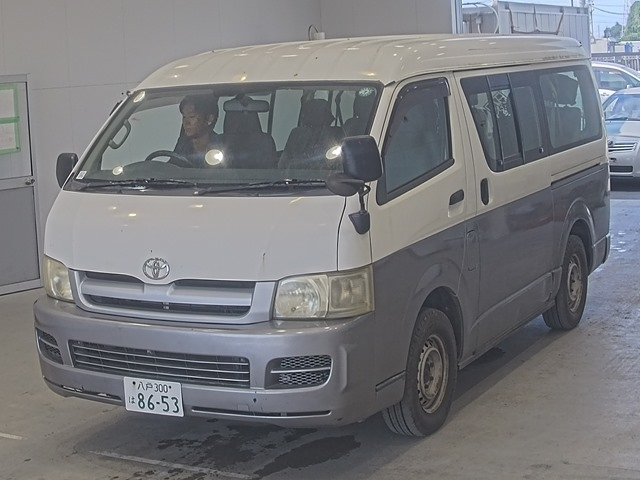 TOYOTA HIACE — фото
