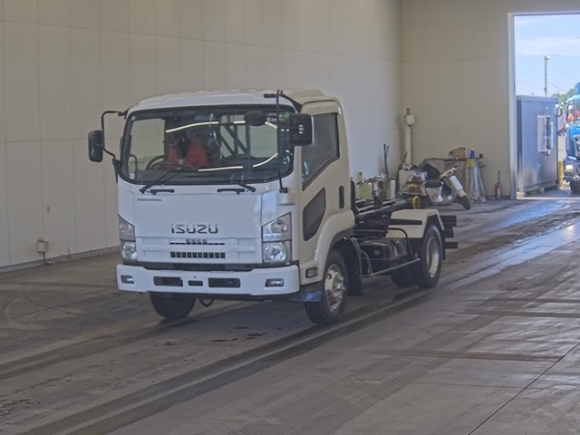 ISUZU FORWARD — фото