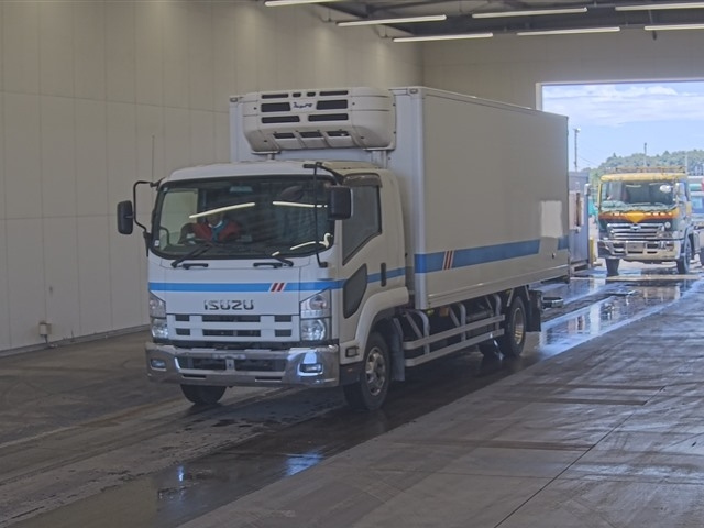 ISUZU FORWARD — фото