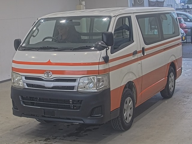 TOYOTA HIACE — фото