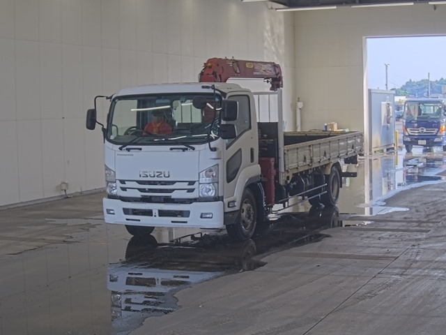 ISUZU FORWARD — фото