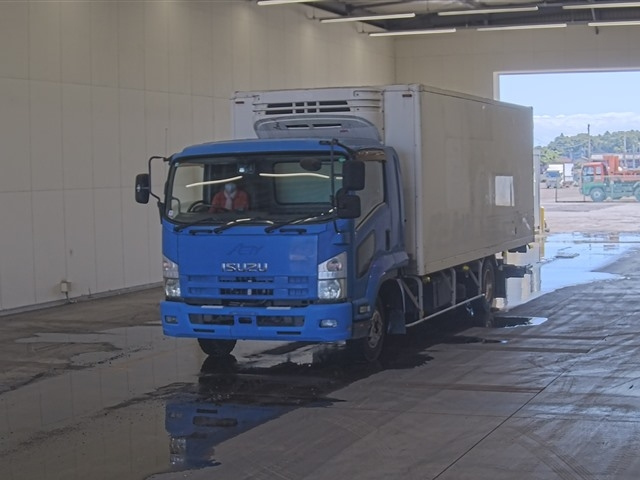 ISUZU FORWARD — фото