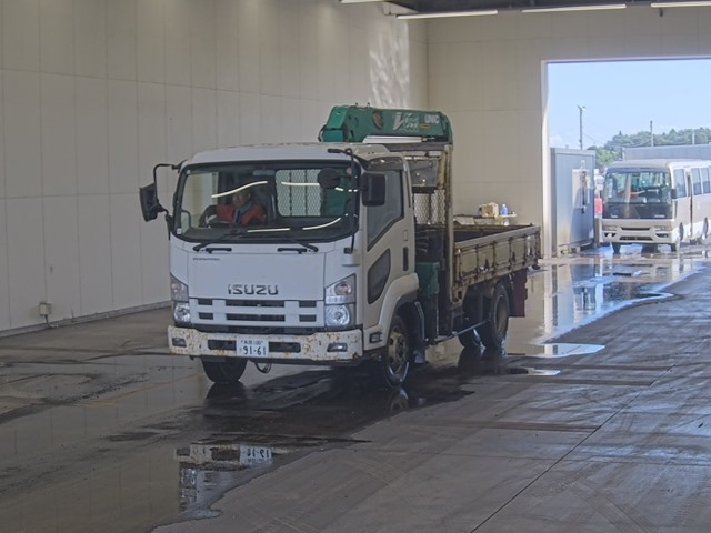 ISUZU FORWARD — фото