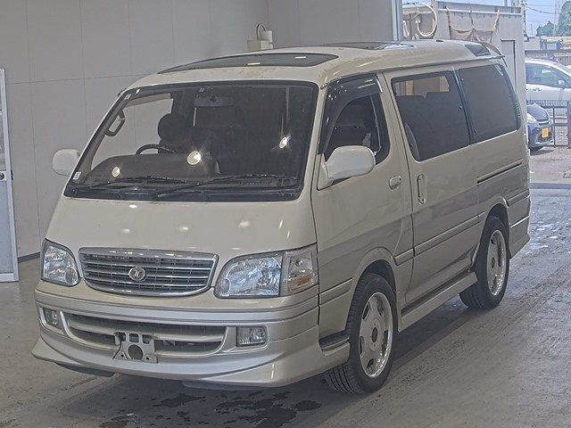 TOYOTA HIACE — фото