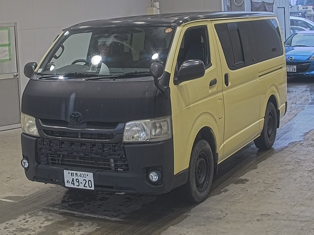 TOYOTA HIACE — фото
