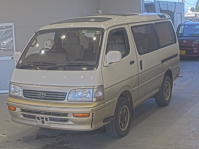 TOYOTA HIACE — фото