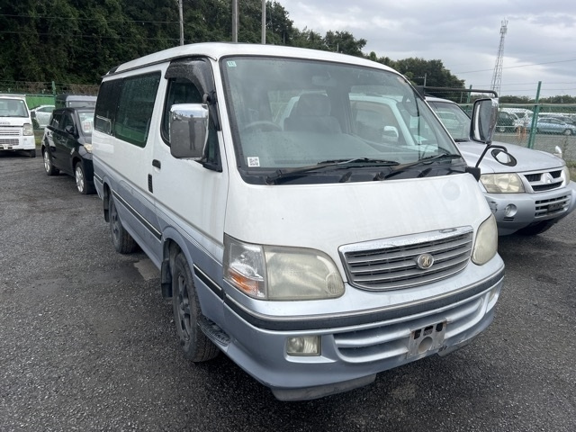 TOYOTA HIACE