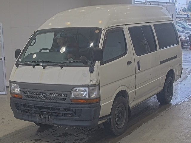 TOYOTA HIACE — фото