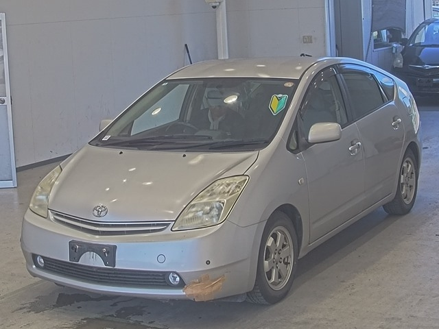 TOYOTA PRIUS — фото