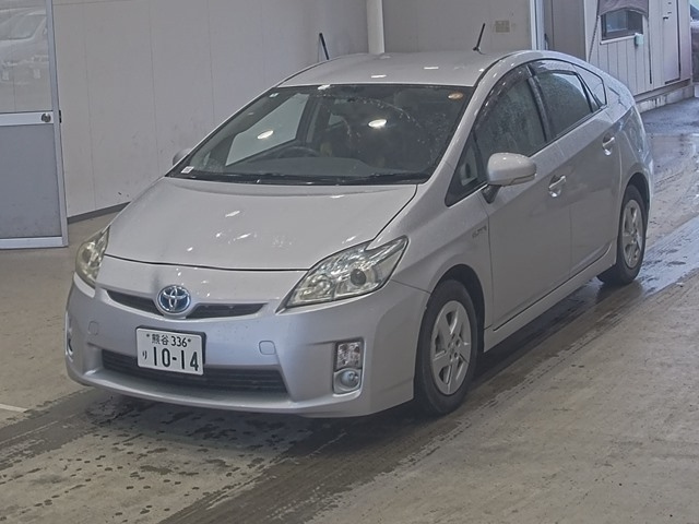 TOYOTA PRIUS — фото