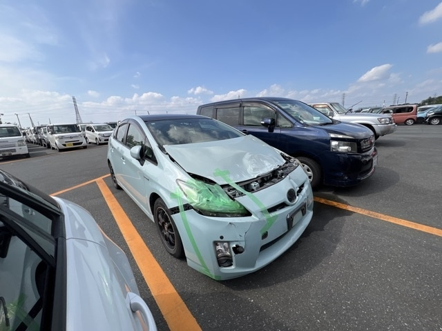 TOYOTA PRIUS — фото