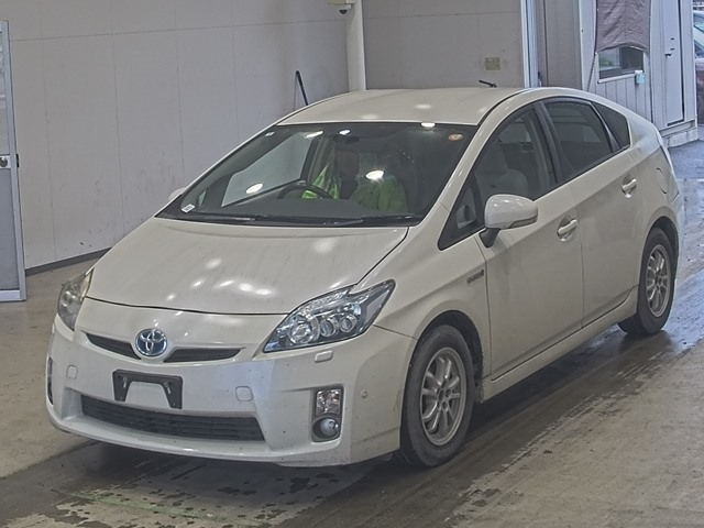 TOYOTA PRIUS — фото