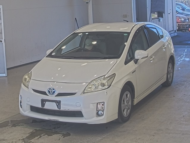 TOYOTA PRIUS — фото
