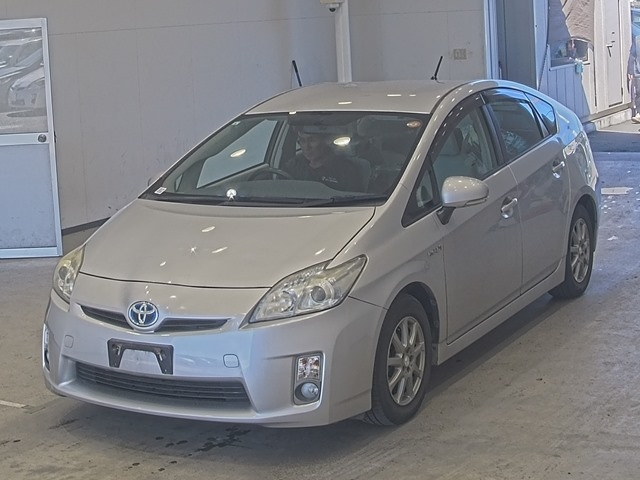 TOYOTA PRIUS — фото