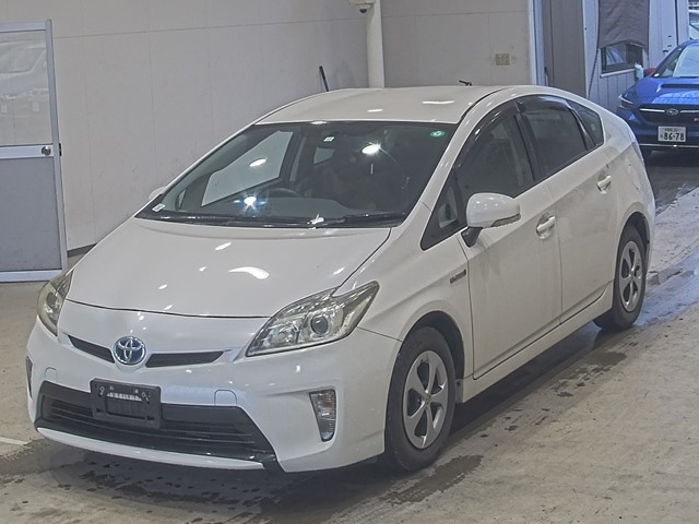 TOYOTA PRIUS — фото